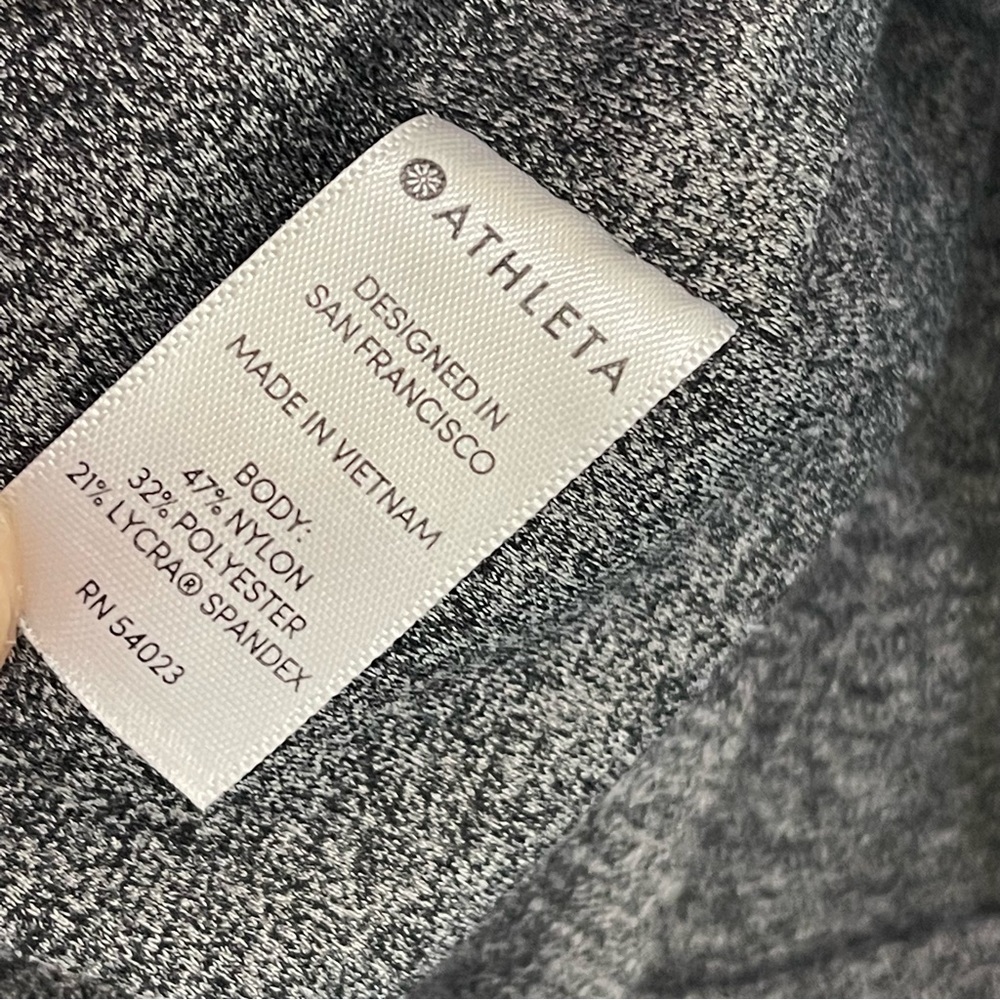 Athleta Salutation Capris S Euc - image 6